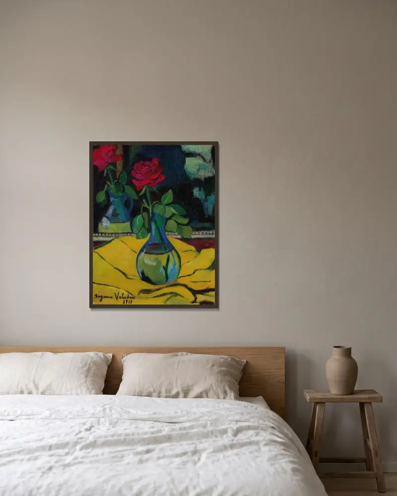 Die Rose im Spiegel von Suzanne Valadon gerahmt an einer Wand