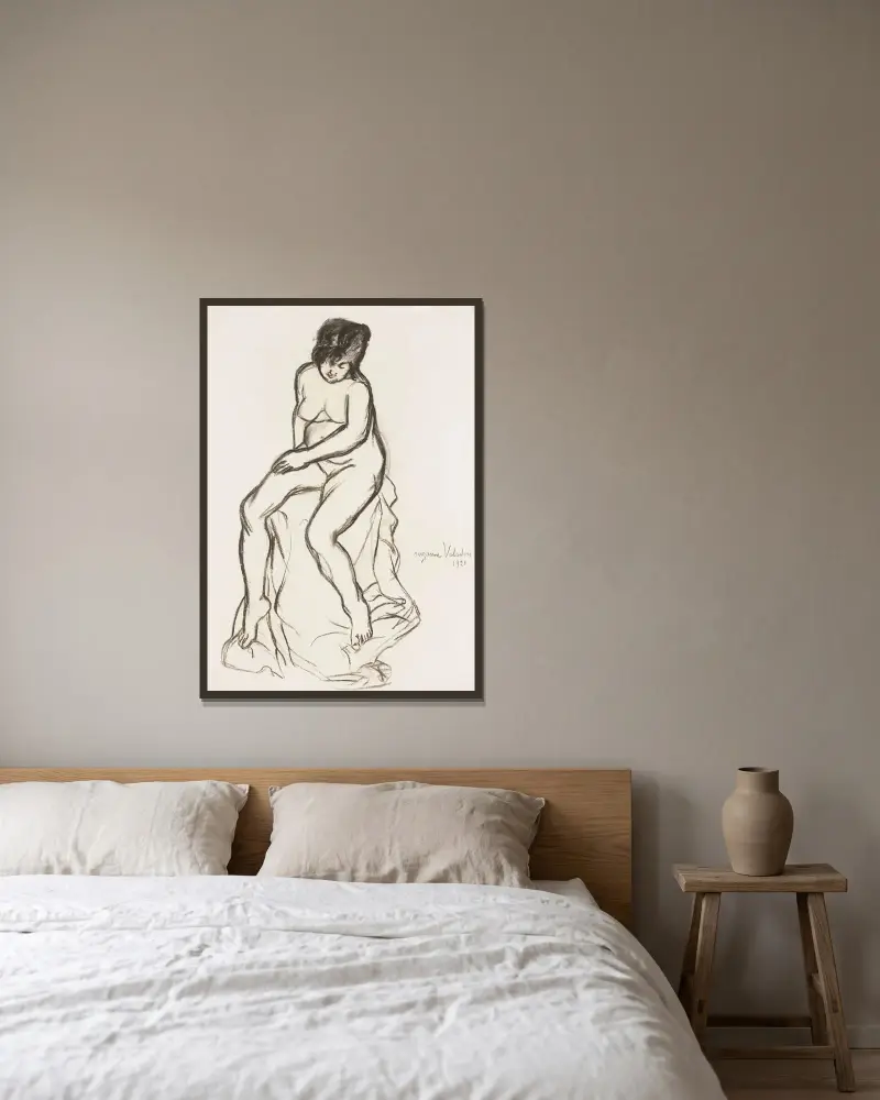 Sitzender Akt am Vorhang von Suzanne Valadon gerahmt an einer Wand