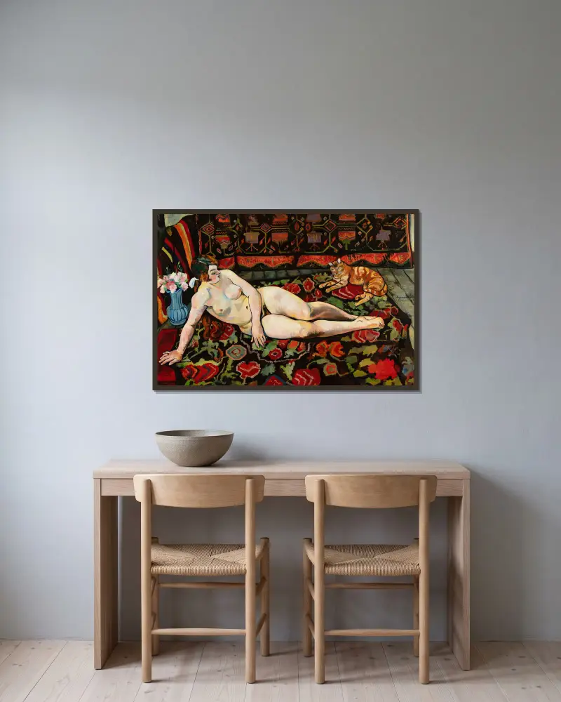 Nu au chat, allongé sur une draperie à fleurs av Suzanne Valadon inramad på en vägg