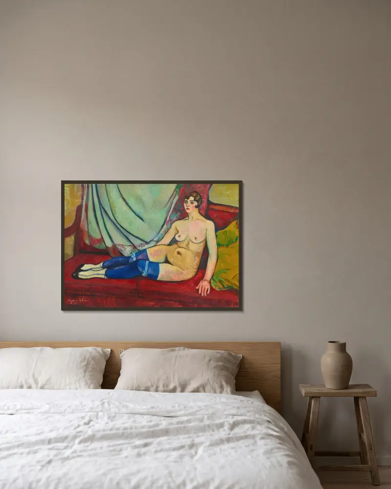 Akt mit blauen Strümpfen von Suzanne Valadon gerahmt an einer Wand