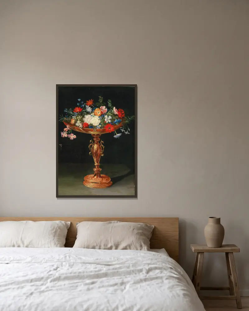 Flowers in a gilded tazza av Jan Brueghel the Younger inramad på en vägg