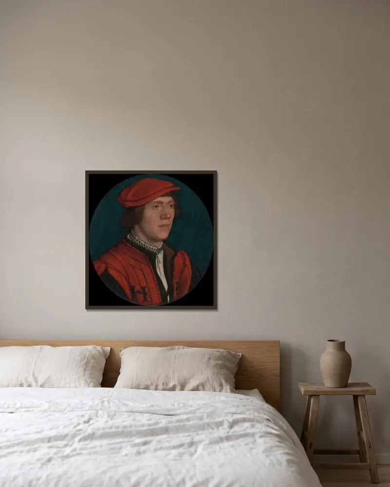 Porträt eines Mannes mit roter Mütze von Hans Holbein The Younger gerahmt an einer Wand