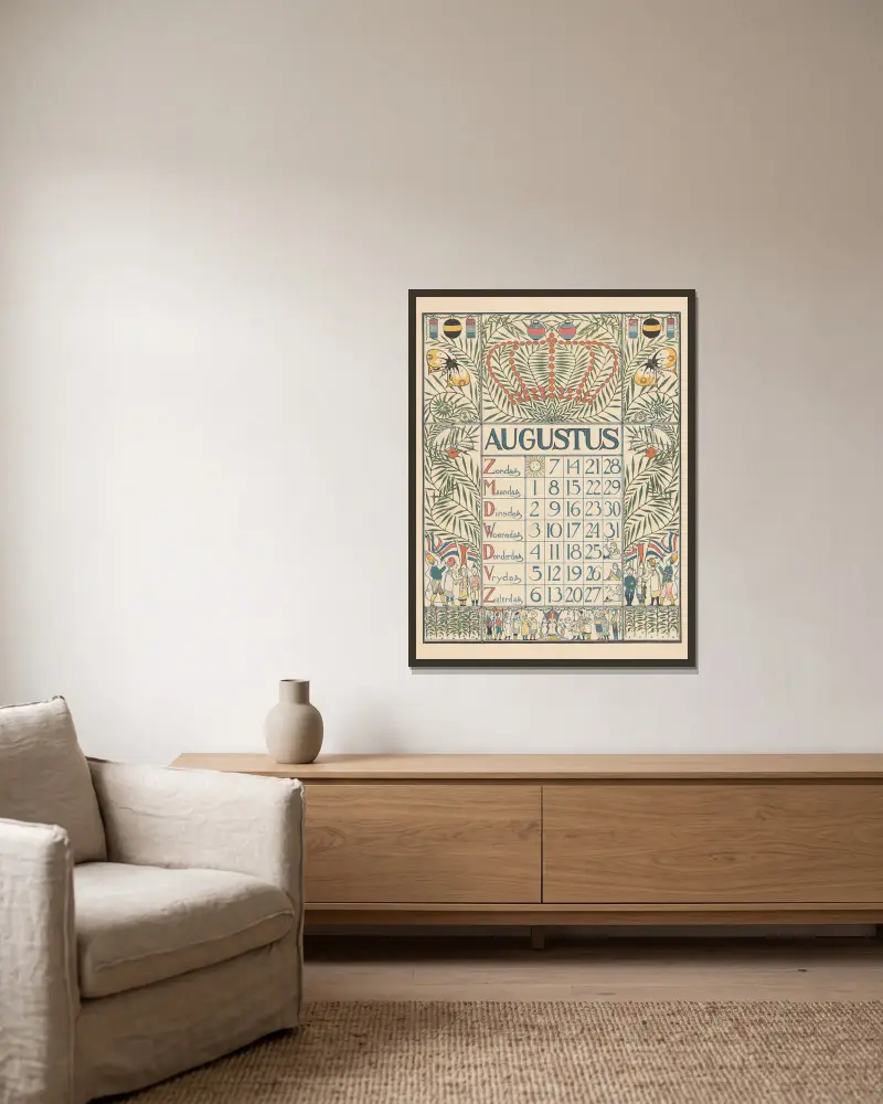 Kalender voor augustus 1898 av Theo Nieuwenhuis inramad på en vägg