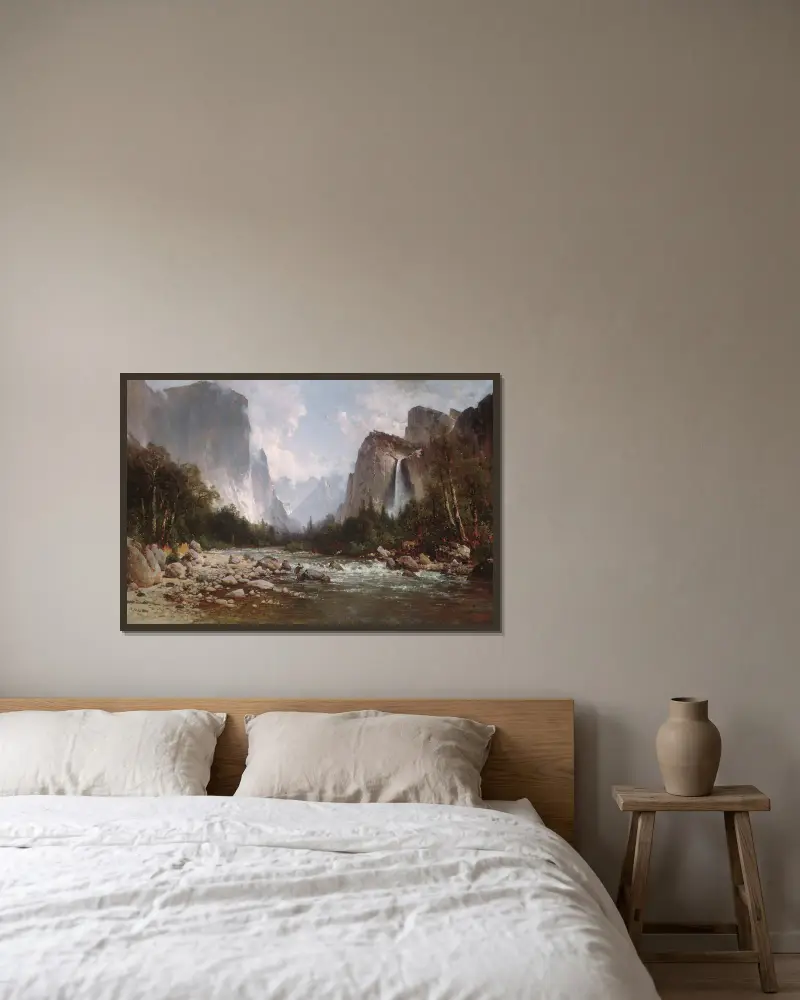 Vy över Yosemitedalen av Thomas Hill inramad på en vägg
