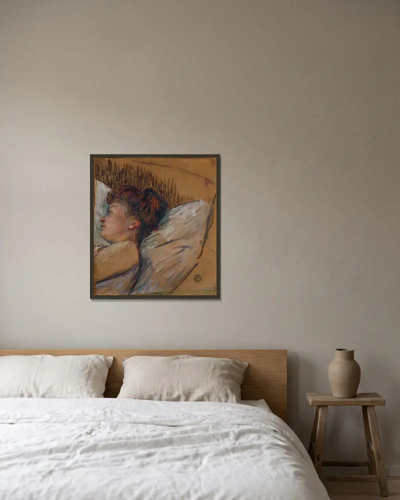 Frau im Bett av Henri de Toulouse-Lautrec inramad på en vägg