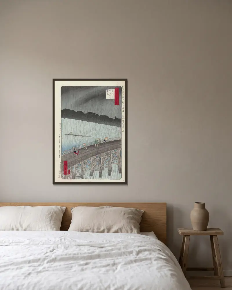 Ohashi Atake no yudachi av Utagawa Hiroshige inramad på en vägg