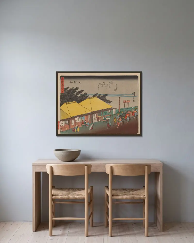 De femtiotre stationerna på Tōkaidō, plansch 40 av Utagawa Hiroshige inramad på en vägg
