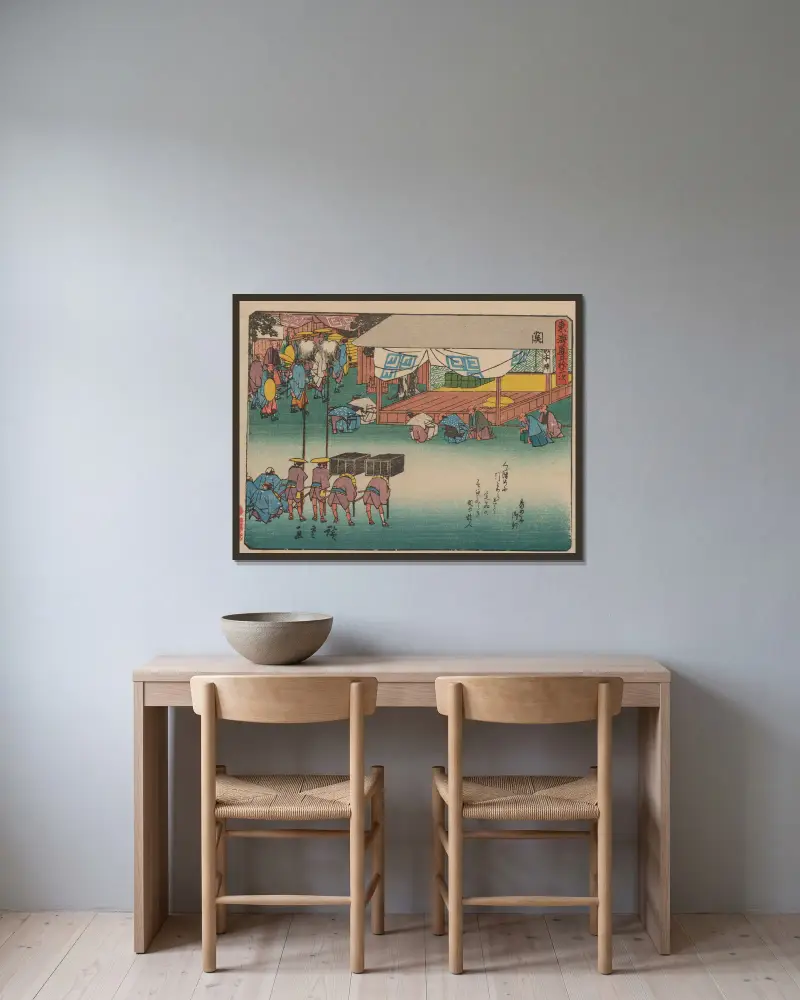 De femtiotre stationerna på Tōkaidō, plansch 48 av Utagawa Hiroshige inramad på en vägg