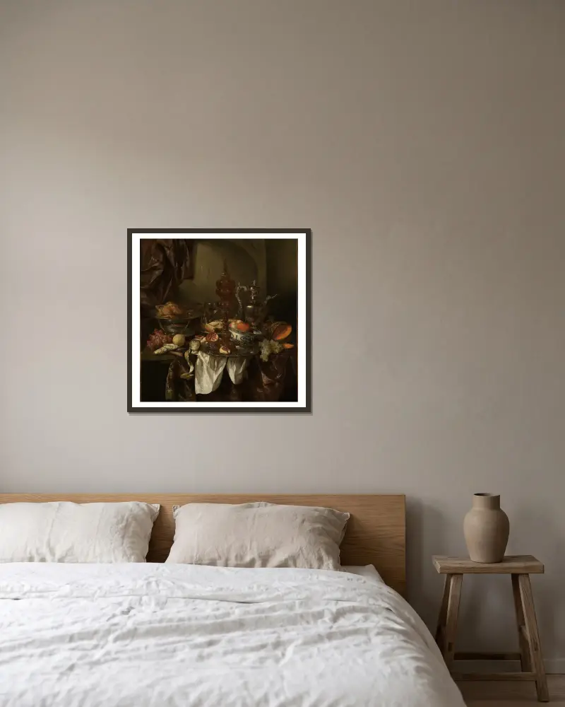 Prunkstillleben von Abraham van Beyeren gerahmt an einer Wand