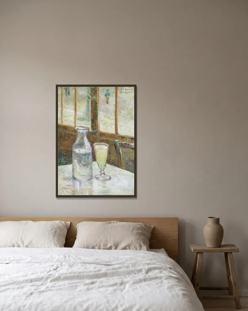 Kavárenský stůl s absintem, Vincent van Gogh v rámu na stěně