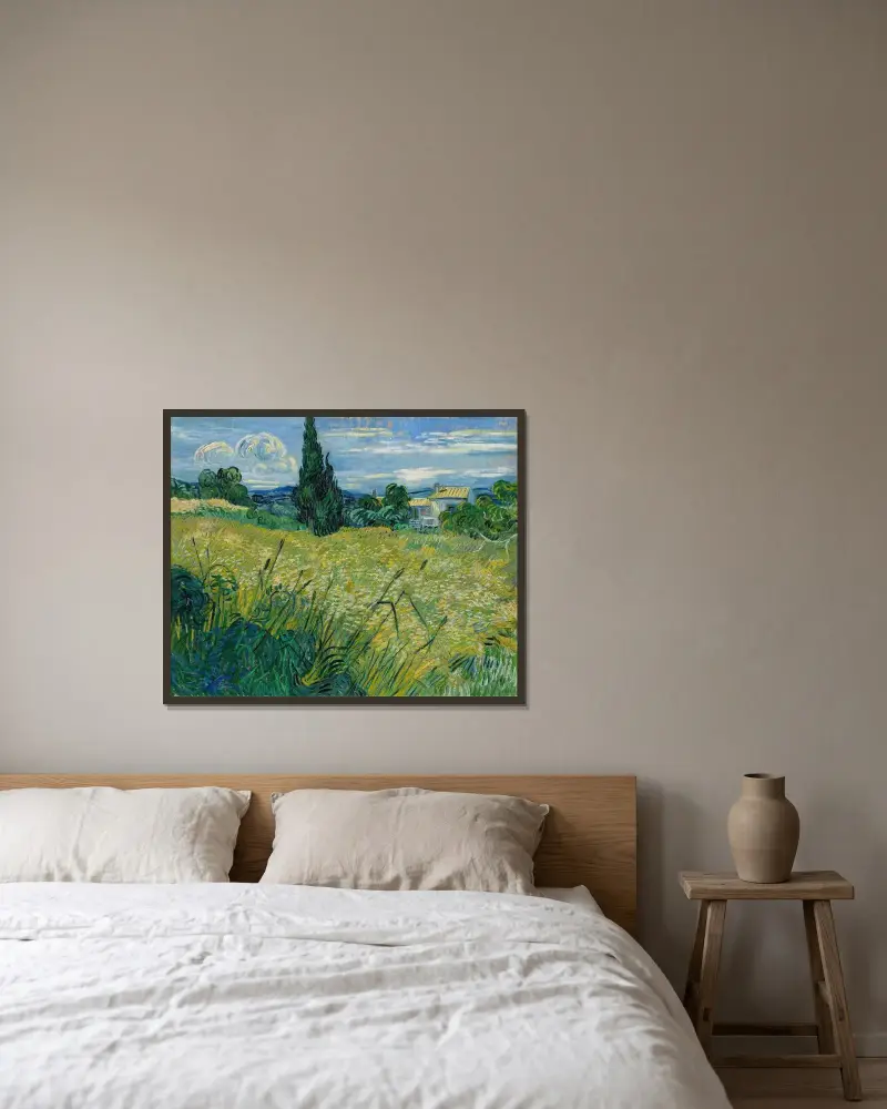 Grünes Weizenfeld mit Zypresse von Vincent van Gogh gerahmt an einer Wand