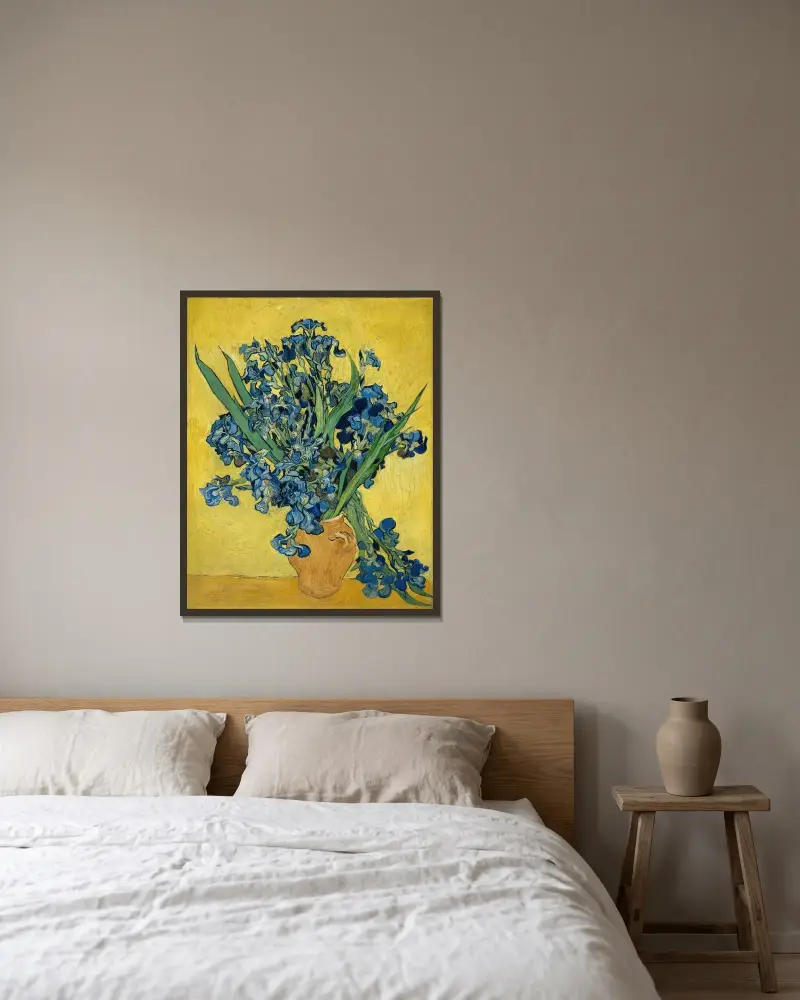 Iris, 1890 – Nr. 2 von Vincent van Gogh gerahmt an einer Wand