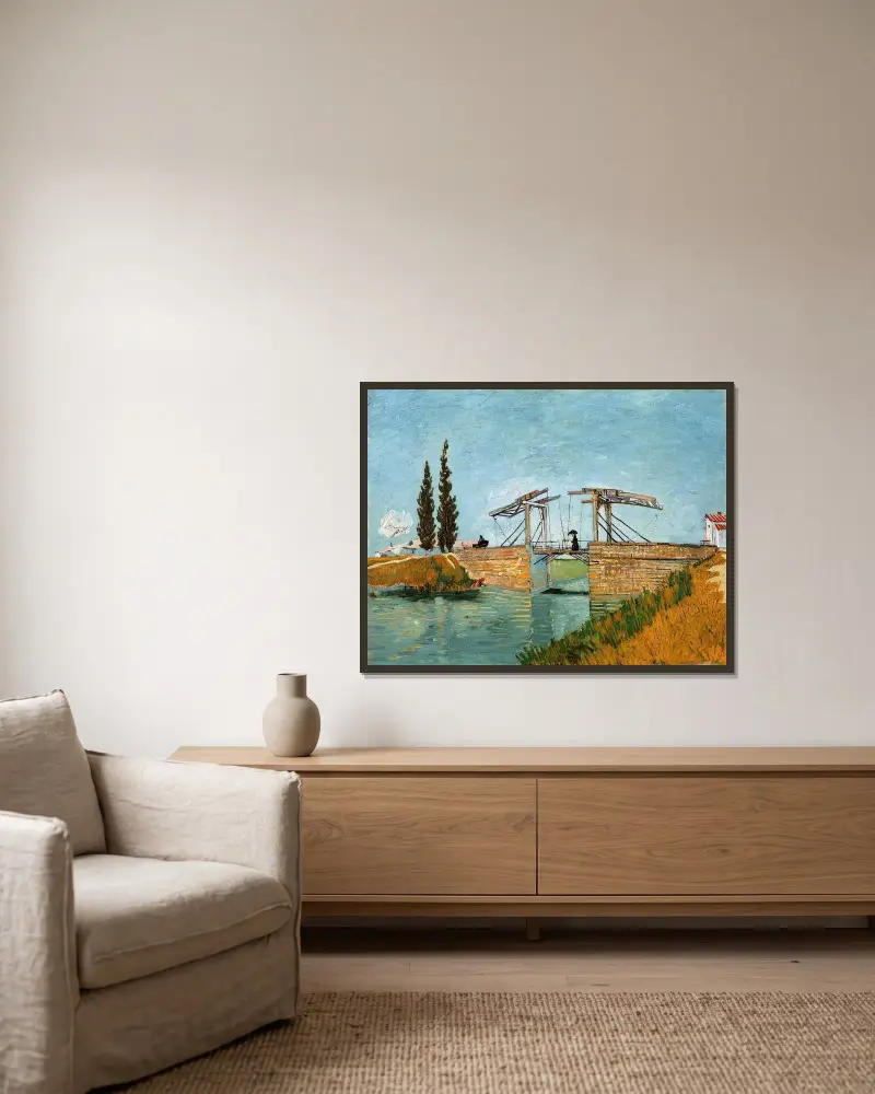 Die Brücke von Langlois in Arles von Vincent van Gogh gerahmt an einer Wand