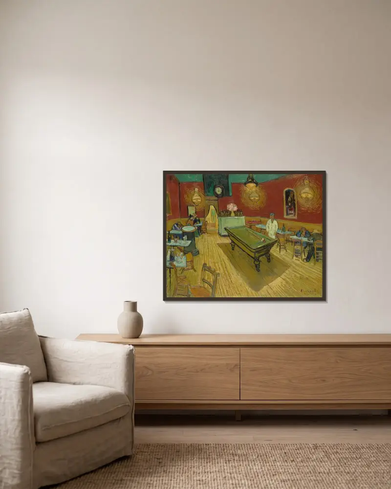 Das Nachtcafé von Vincent van Gogh gerahmt an einer Wand