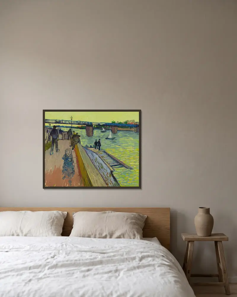 Die Brücke von Trinquetaille von Vincent van Gogh gerahmt an einer Wand