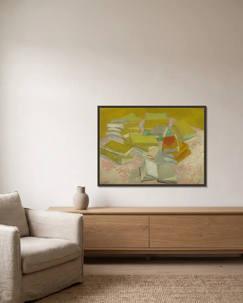 Högar av franska romaner av Vincent van Gogh inramad på en vägg
