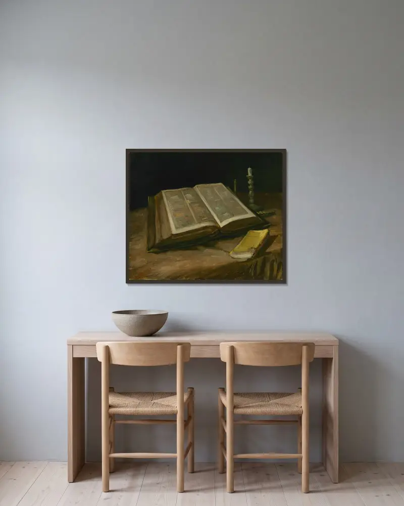 Still Life with Bible av Vincent van Gogh inramad på en vägg