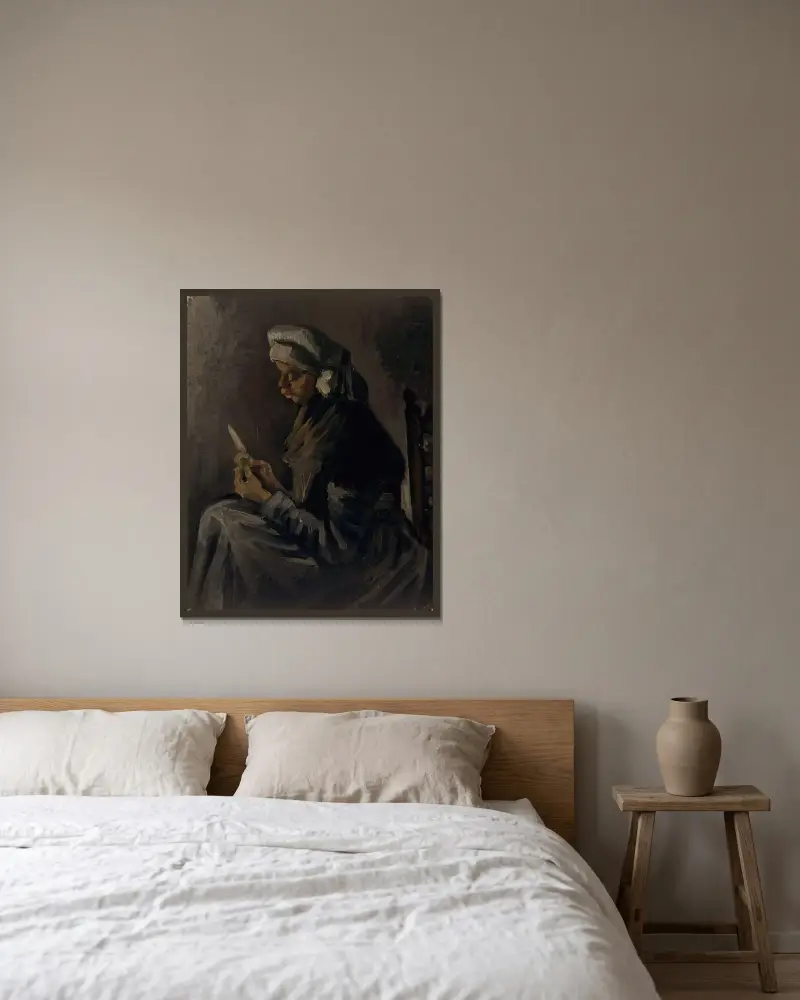 Die Kartoffelschälerin von Vincent van Gogh gerahmt an einer Wand