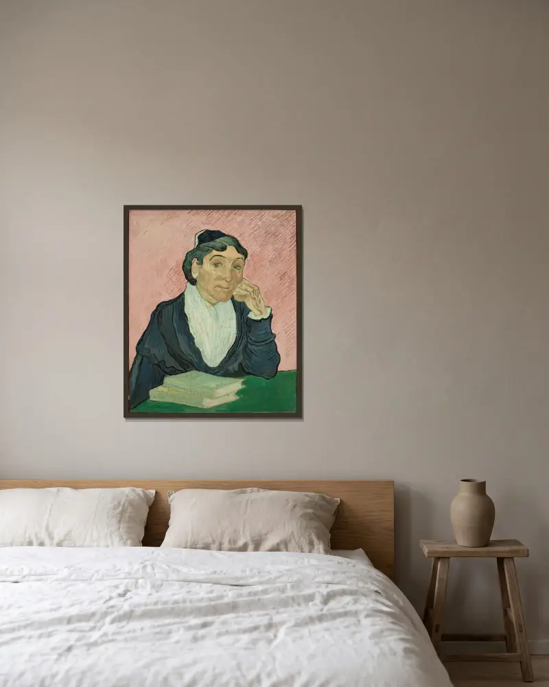 The Woman from Arles av Vincent van Gogh inramad på en vägg