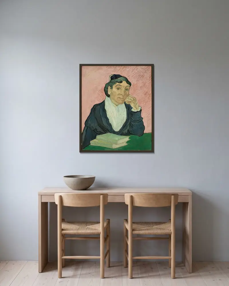 The Woman from Arles av Vincent van Gogh inramad på en vägg