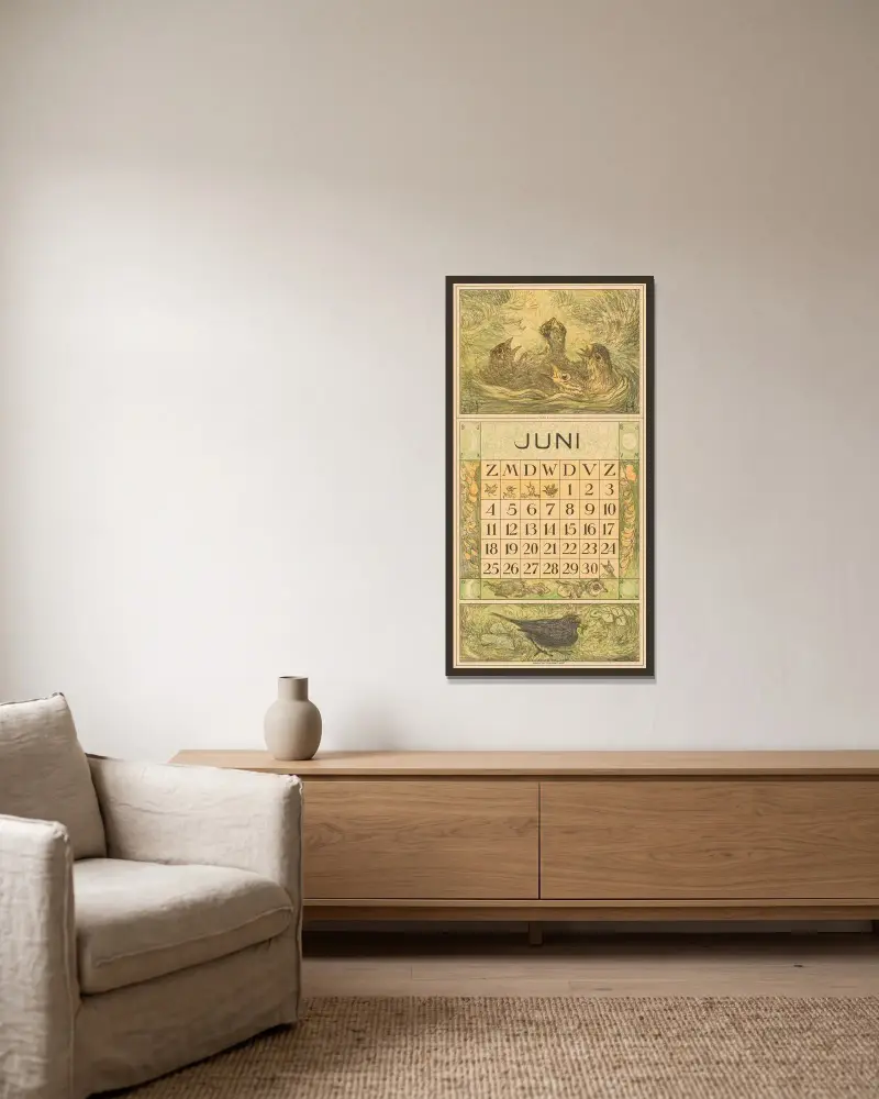 Kalenderblatt Juni mit jungen Vögeln in einem Nest von Theo van Hoytema gerahmt an einer Wand