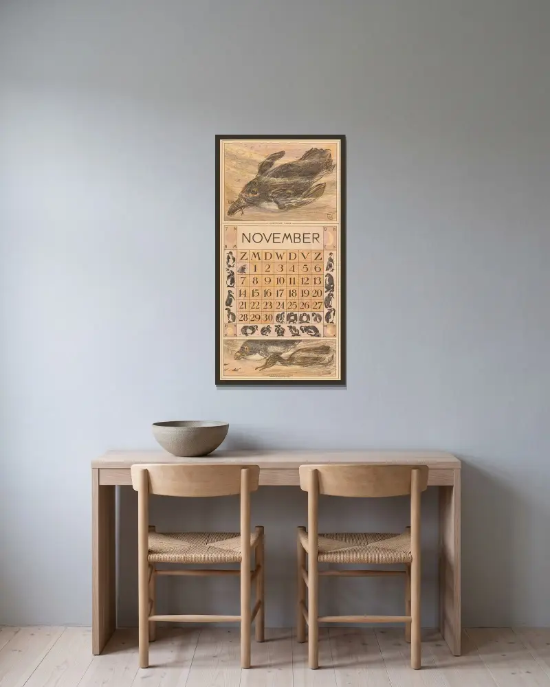 Novemberblatt mit schwimmendem Pinguin von Theo van Hoytema gerahmt an einer Wand