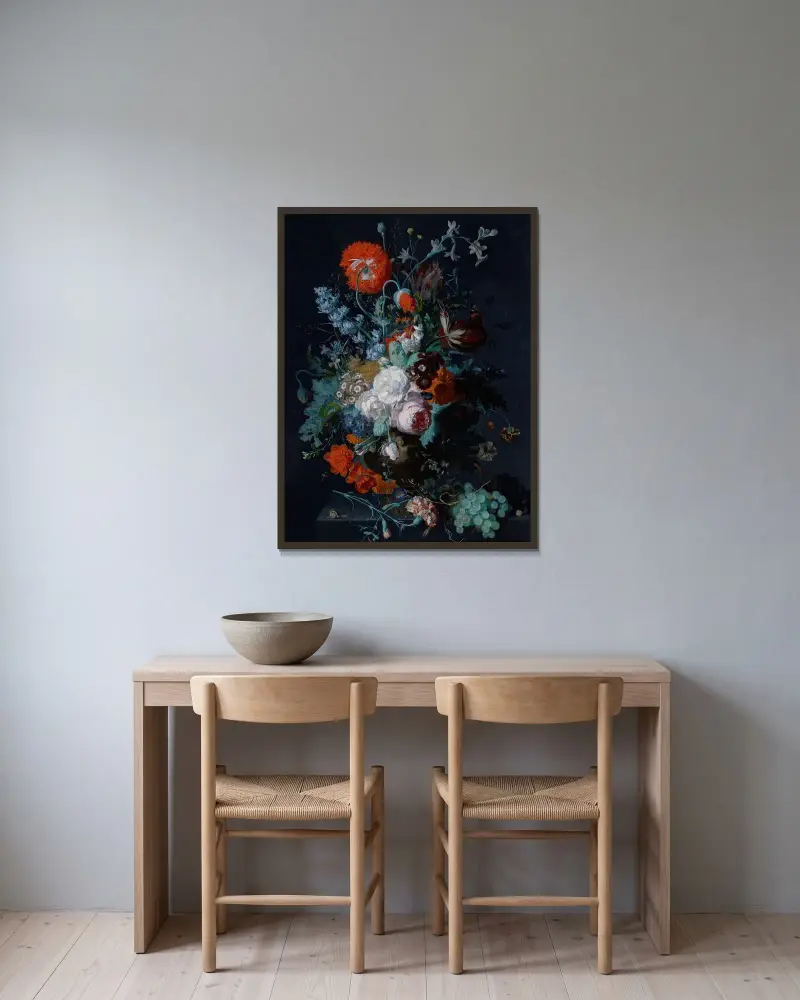 Stilleben med blommor och frukt av Jan van Huysum inramad på en vägg