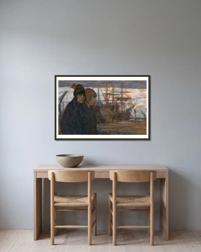 Frauen im Hafen von Eugeen Van Mieghem gerahmt an einer Wand