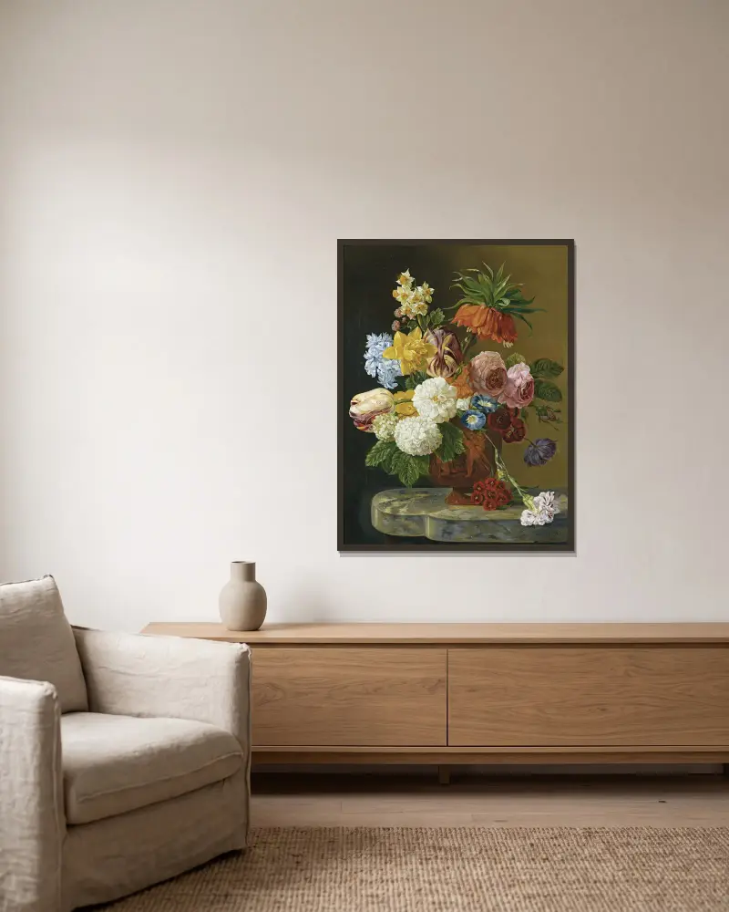 Stilleben med rosor, pioner, tulpaner, påskliljor, nejlikor och andra blommor i en vas av Georgius Jacobus Johannes van Os inramad på en vägg
