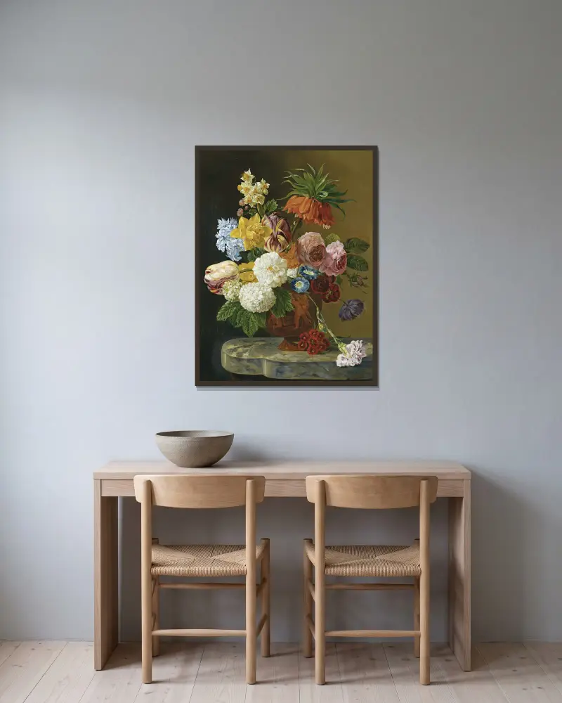 Stilleben med rosor, pioner, tulpaner, påskliljor, nejlikor och andra blommor i en vas av Georgius Jacobus Johannes van Os inramad på en vägg