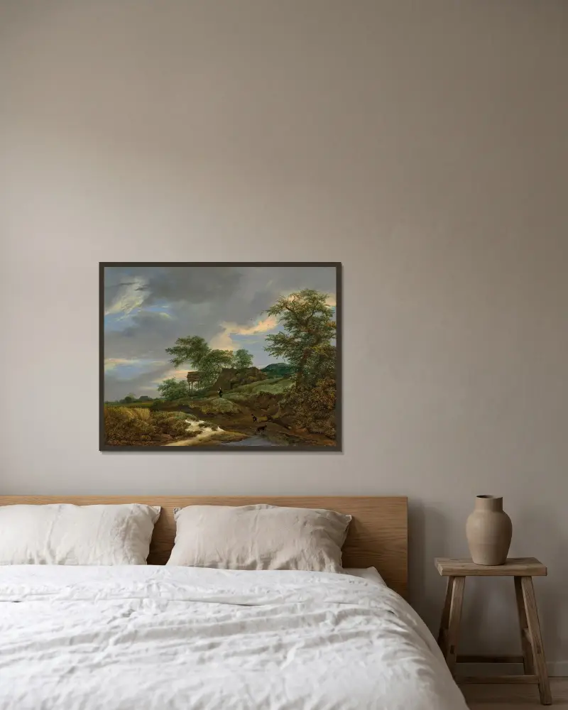 Waldlandschaft mit einem Mann und zwei Hunden auf einem Pfad, dahinter ein Landhaus von Jacob van Ruisdael gerahmt an einer Wand