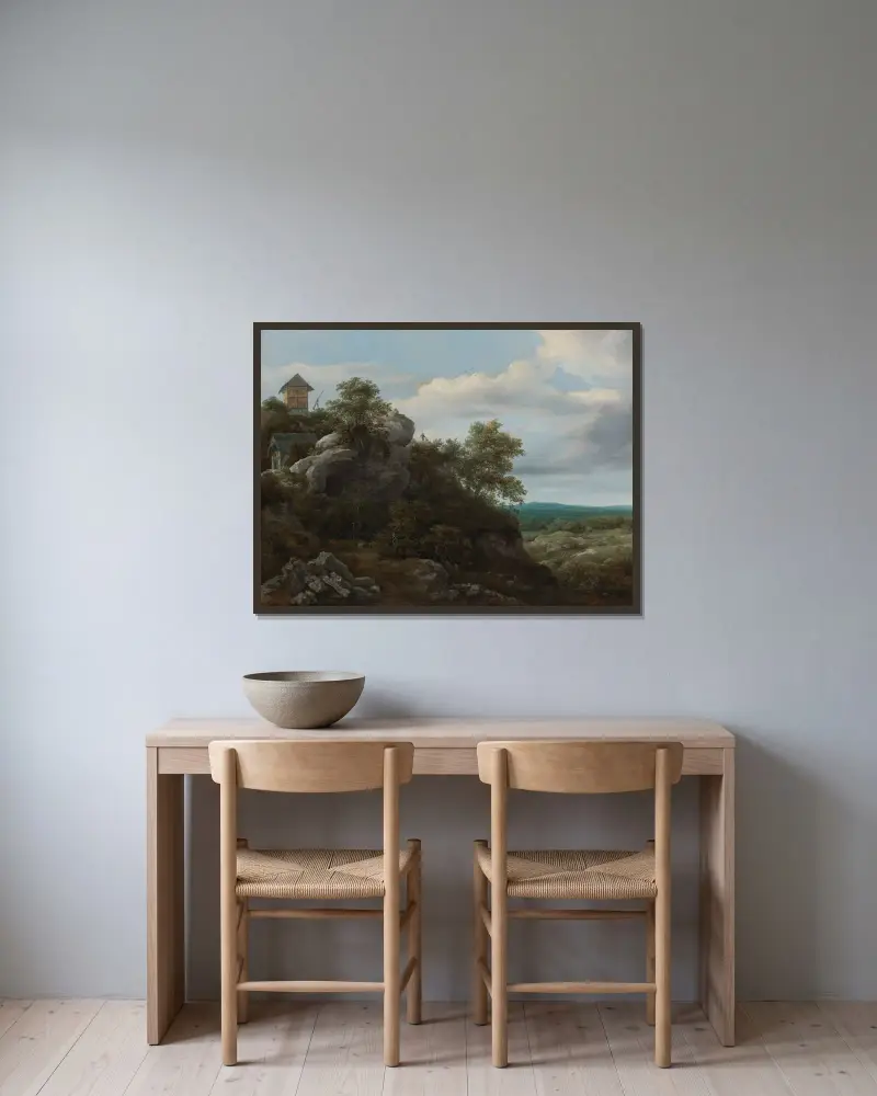 Landskap med hus på en klippig kulle och utsikt över en slätt av Jacob van Ruisdael inramad på en vägg