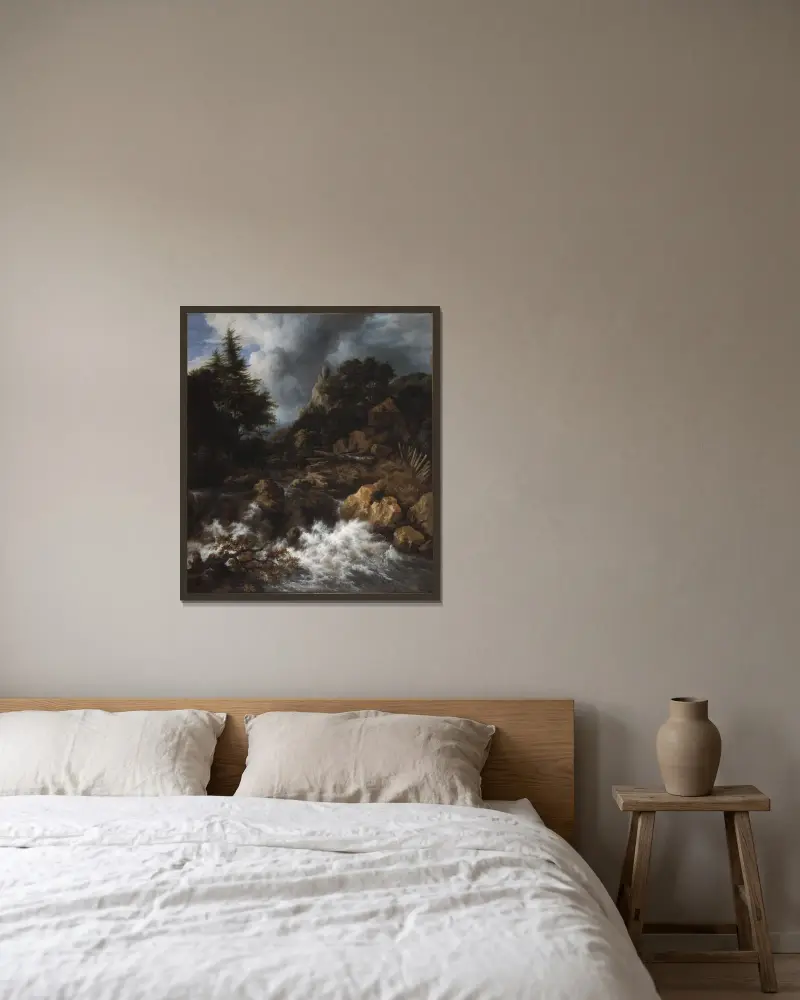 Vattenfall med korsvirkeshus och slott av Jacob van Ruisdael inramad på en vägg