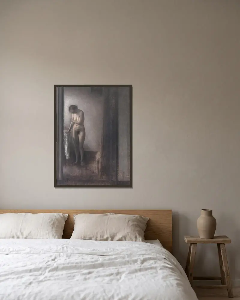 Standing Female Nude av Vilhelm Hammershøi inramad på en vägg