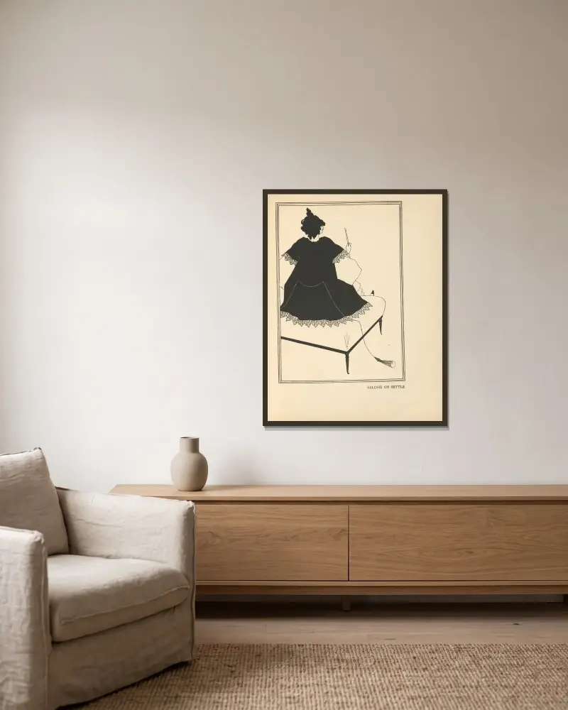 Salome auf einer Fußbank aus ‚Salome‘ von Aubrey Vincent Beardsley gerahmt an einer Wand