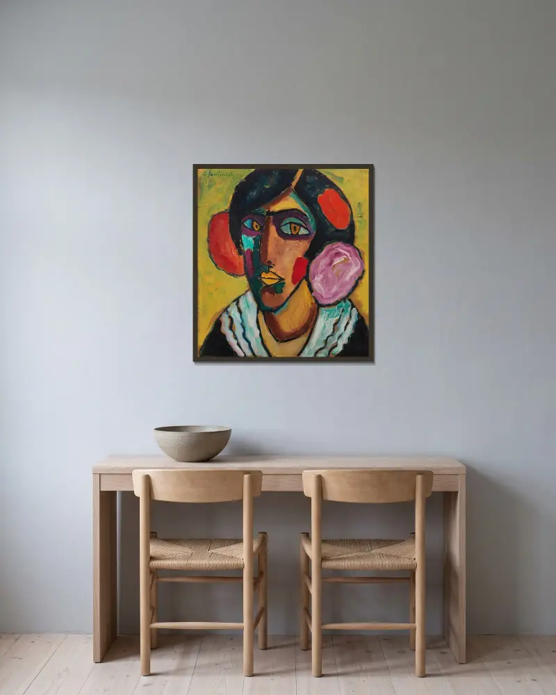 Frauenkopf mit Blumen im Haar av Alexej von Jawlensky inramad på en vägg