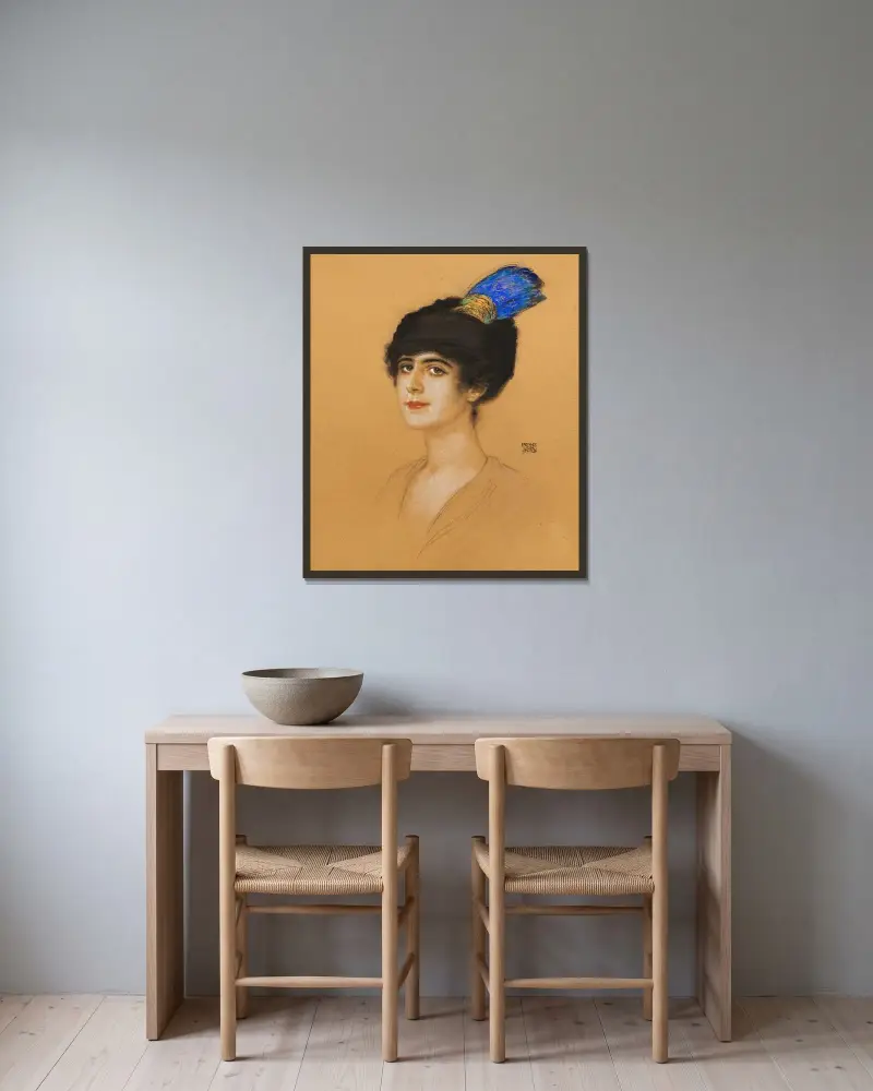 Porträtt av dam med fjäderprydnad av Franz von Stuck inramad på en vägg