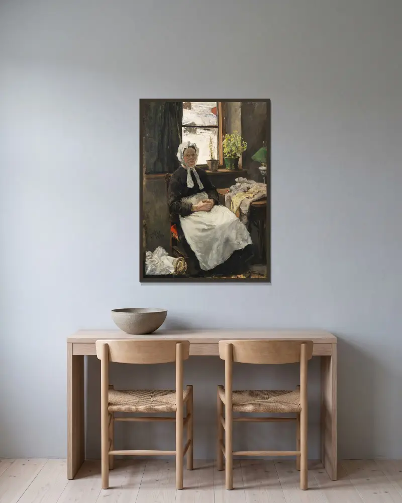 Die alte Näherin von Fritz von Uhde gerahmt an einer Wand