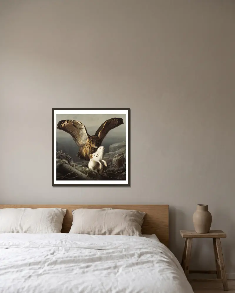 Ein Uhu schlägt einen Hasen von Ferdinand von Wright gerahmt an einer Wand