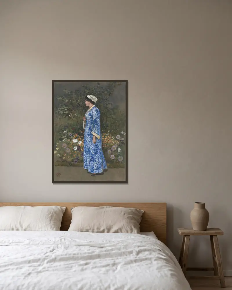 Kvinna i kimono av Walter Crane inramad på en vägg