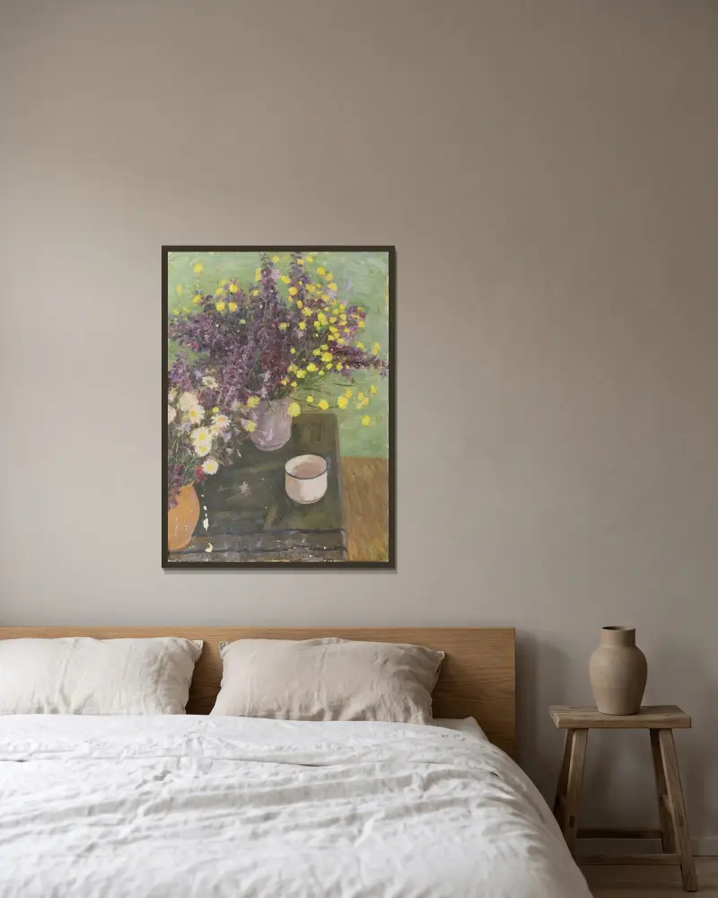 Blomsterstilleben av Walther Gamerith inramad på en vägg