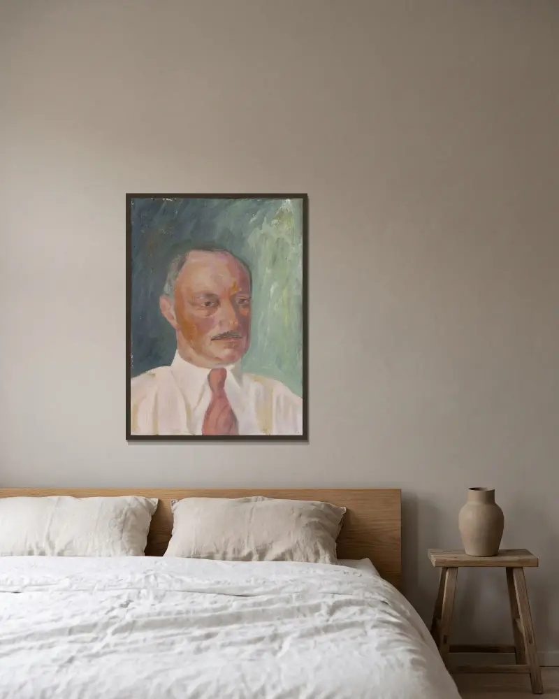 Herrenbildnis – Nr. 2 von Walther Gamerith gerahmt an einer Wand