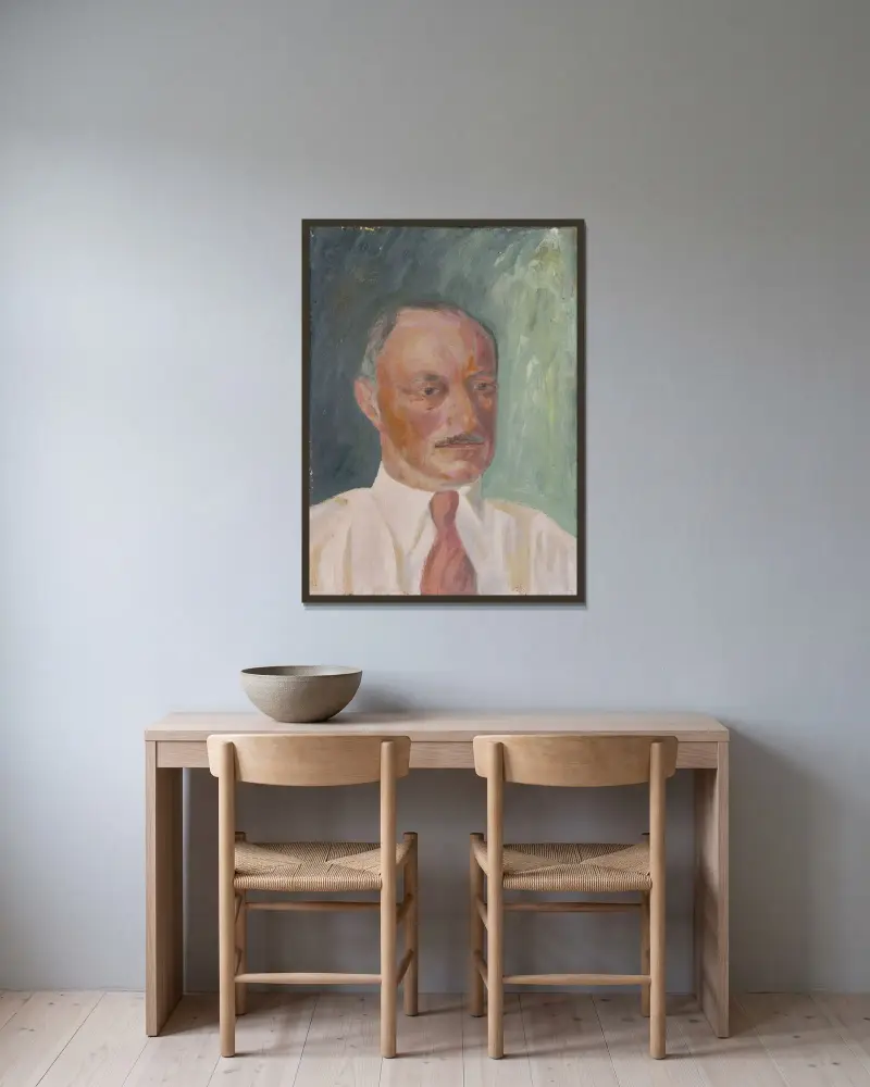 Herrenbildnis – Nr. 2 von Walther Gamerith gerahmt an einer Wand