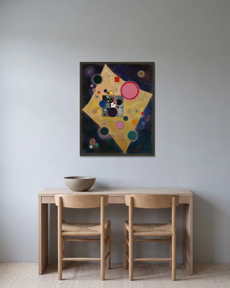 Akzent in Rosa von Wassily Kandinsky gerahmt an einer Wand