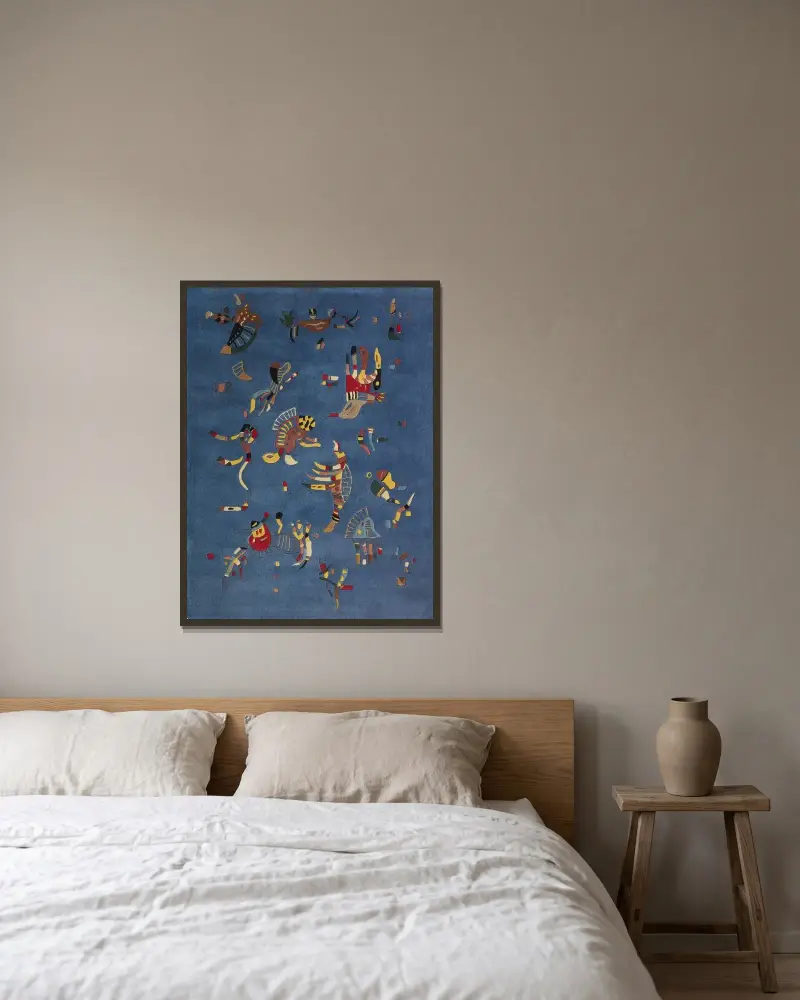 Himmelsblau von Wassily Kandinsky gerahmt an einer Wand