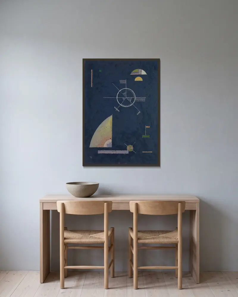 Tupě šedá, Wassily Kandinsky v rámu na stěně