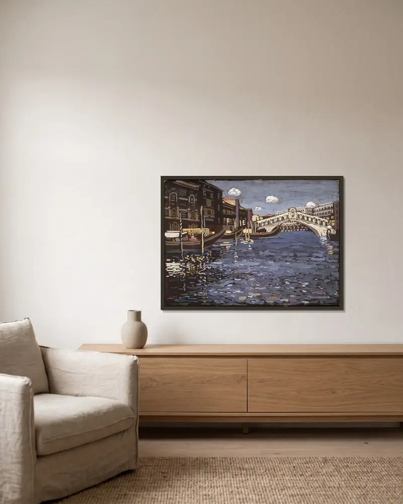 Memory of Venice 4 (Rialto Bridge) av Wassily Kandinsky inramad på en vägg