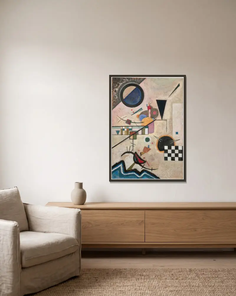 Gegenklänge von Wassily Kandinsky gerahmt an einer Wand
