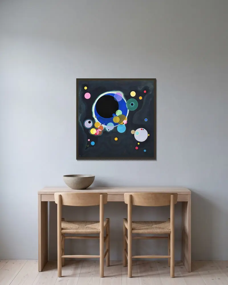 Mehrere Kreise von Wassily Kandinsky gerahmt an einer Wand