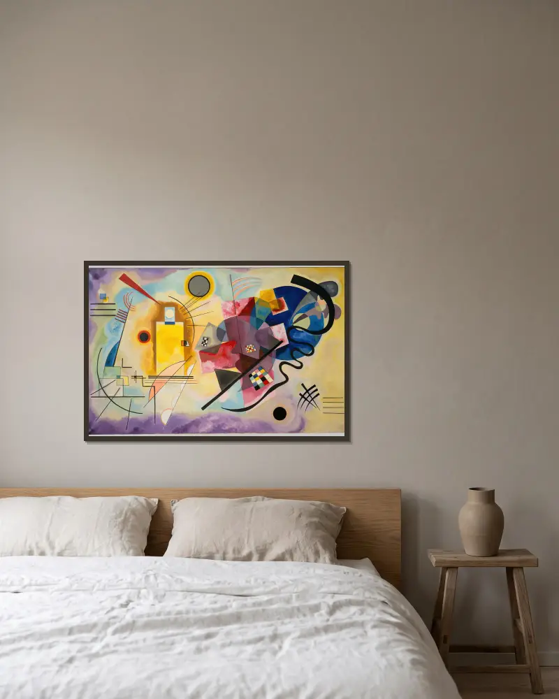 Gelb-Rot-Blau von Wassily Kandinsky gerahmt an einer Wand